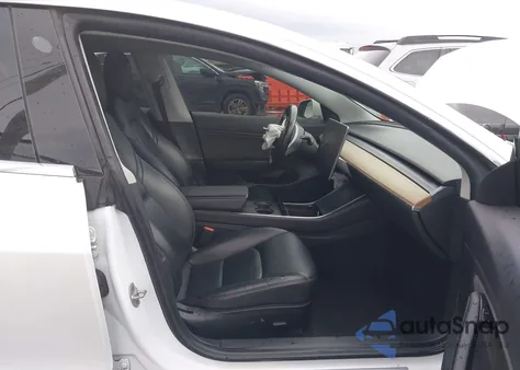 2019 Tesla Model 3 Long Range/Mid Range/Standard Range/Standard Range Plus z USA, uszkodzony, nr VIN 5YJ3E1EAXKF310120